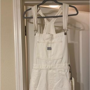 LEVIS WHITE SHORT OVERALLS!! **NEW!!! Size medium with tags